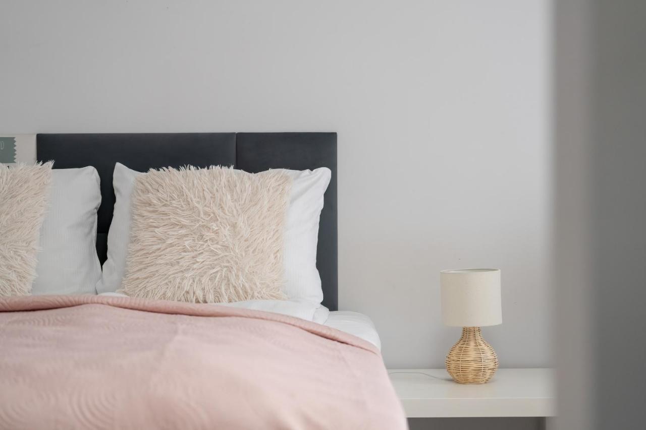 Stylish & Comfy Garbary Apartments With Parking By Noclegi Renters Poznań Buitenkant foto